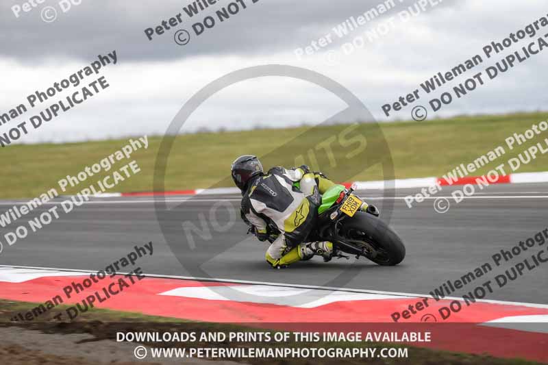 cadwell no limits trackday;cadwell park;cadwell park photographs;cadwell trackday photographs;enduro digital images;event digital images;eventdigitalimages;navarra;no limits trackdays;peter wileman photography;racing digital images;trackday digital images;trackday photos
